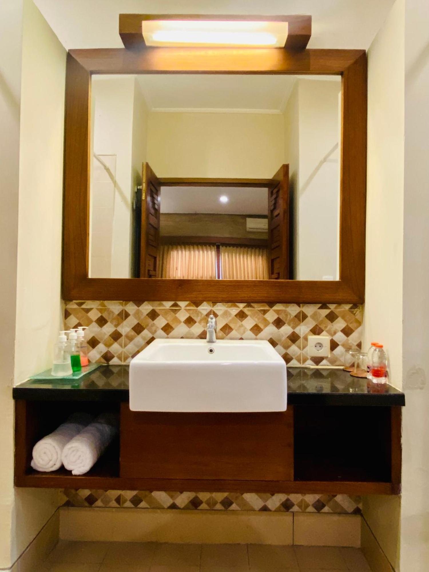 The Green Zhurga Suite Kerobokan Exterior foto